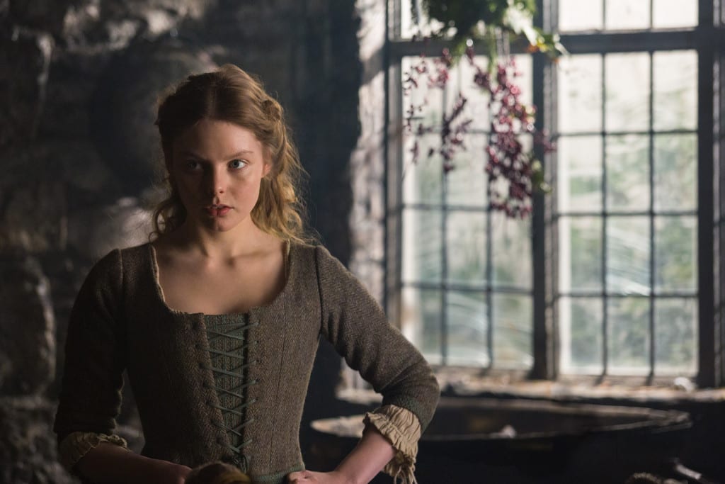 Nell Hudson (Laoghaire MacKenzie)